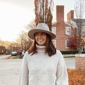 Meet your Posher, Iva